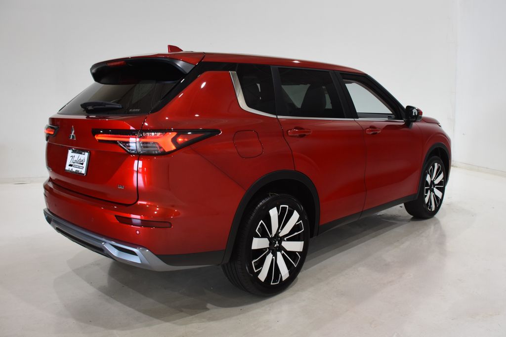 2025 Mitsubishi Outlander SE photo 4