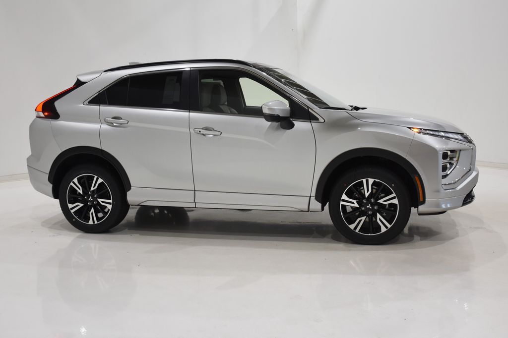 2025 Mitsubishi Eclipse Cross SEL photo 3