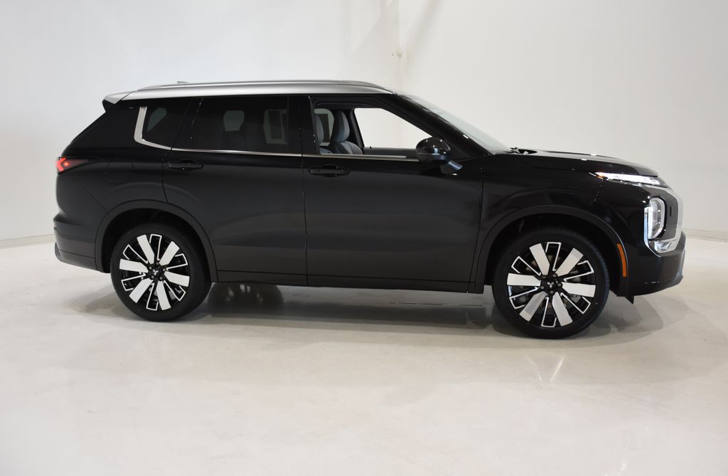 2025 Mitsubishi Outlander Platinum photo 3