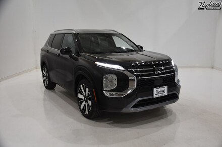 2025 Mitsubishi Outlander Platinum Edition SUV