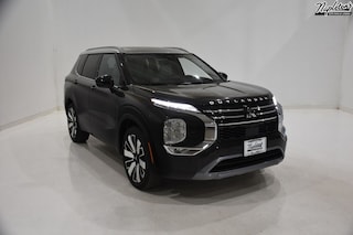 2025 Mitsubishi Outlander Platinum Edition SUV