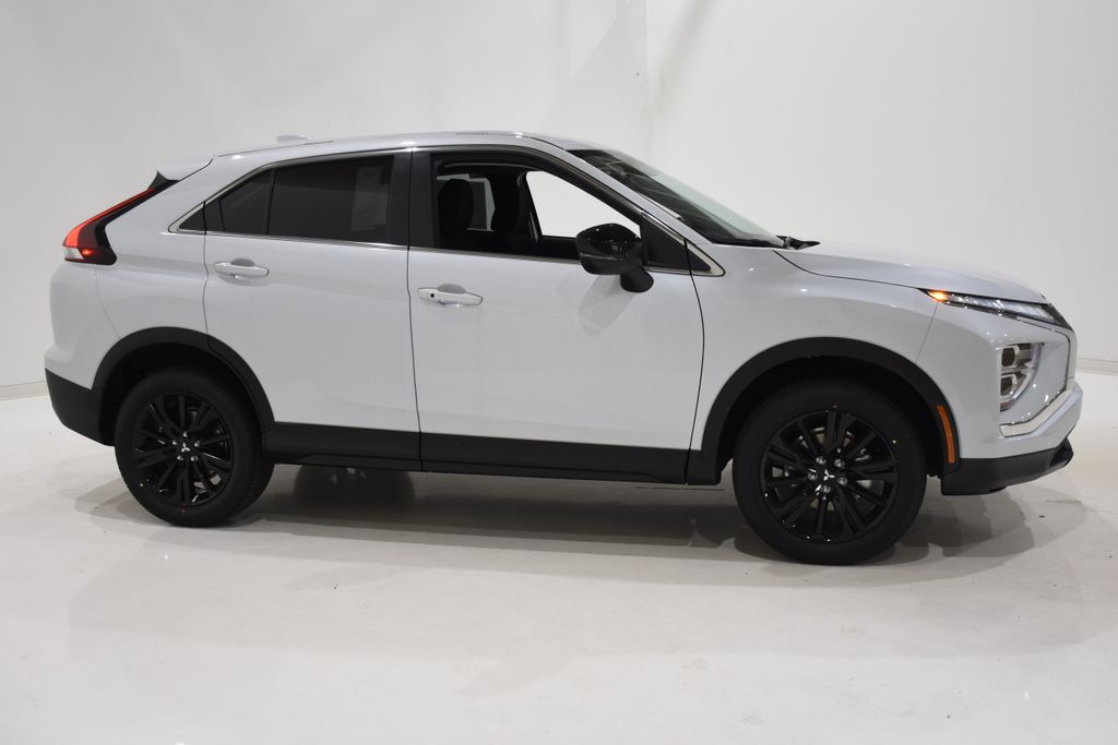 2025 Mitsubishi Eclipse Cross LE photo 3