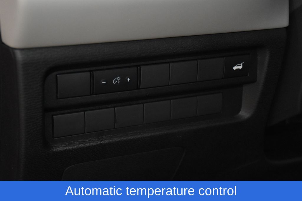 2025 Mitsubishi Outlander SE - Photo 9