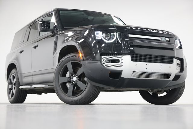 2023 Land Rover Defender SE's photo
