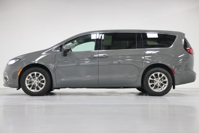 2023 Chrysler Pacifica Touring L - Photo 8