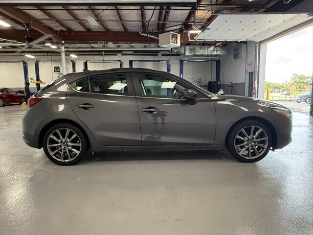 2018 Mazda Mazda3 Touring photo 4