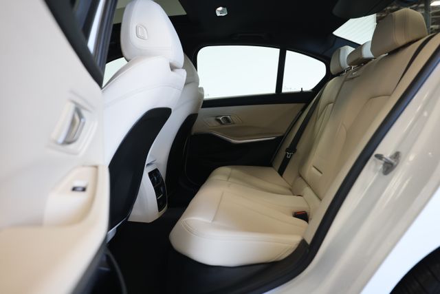 2025 BMW 3 Series 330i - Photo 26