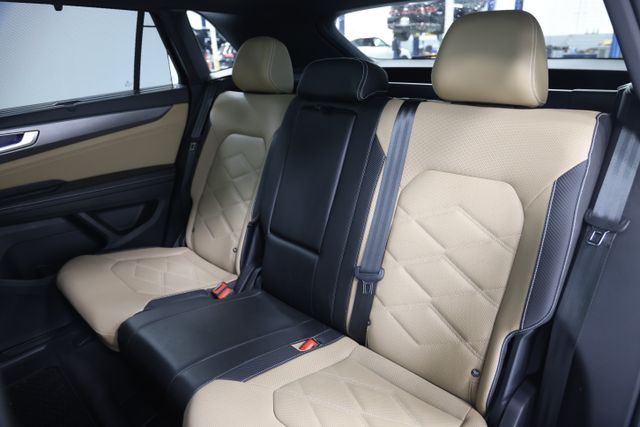 2024 Volkswagen Atlas Cross Sport SE w/Tech - Photo 32