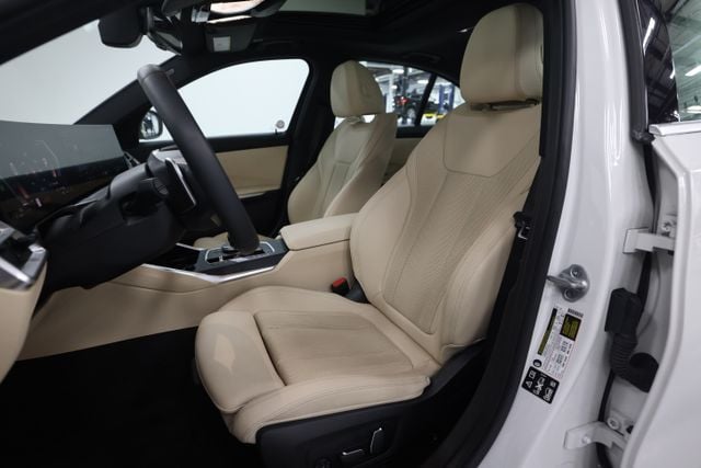 2025 BMW 3 Series 330i - Photo 20