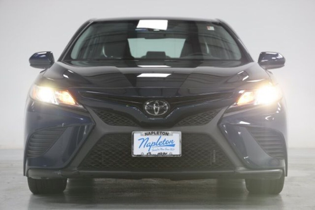 Used 2020 Toyota Camry SE Sedan