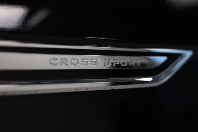 2024 Volkswagen Atlas Cross Sport SE w/Tech - Photo 11