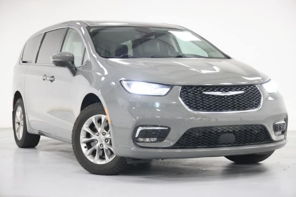 Used 2023 Chrysler Pacifica Touring L Minivan/Van