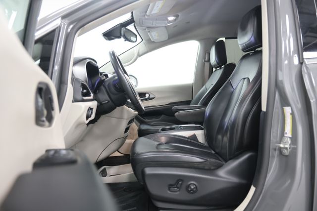2023 Chrysler Pacifica Touring L - Photo 18
