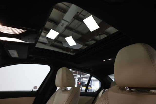 2025 BMW 3 Series 330i - Photo 21