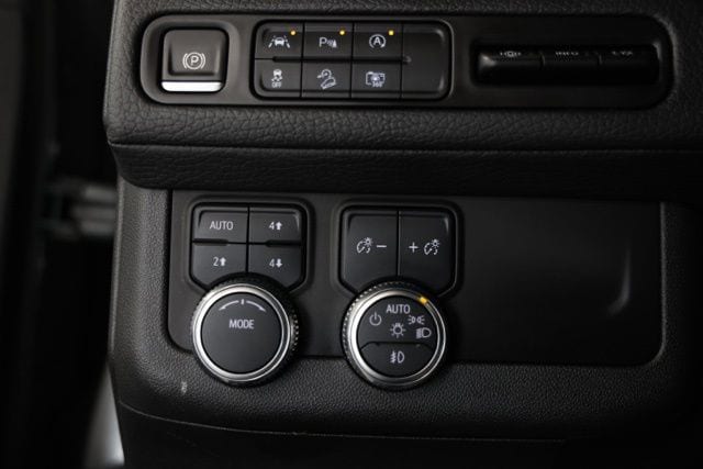 2023 GMC Yukon Denali - Photo 24