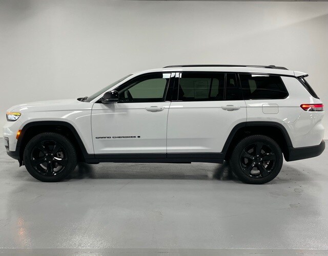2023 Jeep Grand Cherokee Limited photo 2
