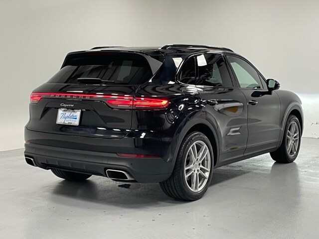 2022 Porsche Cayenne Base photo 4
