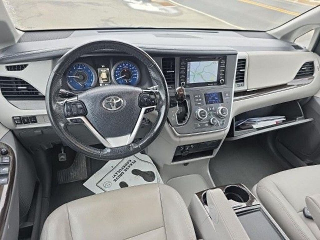 Used 2020 Toyota Sienna XLE Minivan/Van