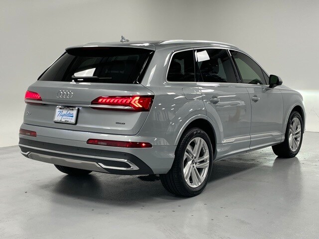 2023 Audi Q7 45 Premium photo 4
