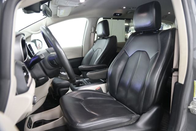 2023 Chrysler Pacifica Touring L - Photo 19