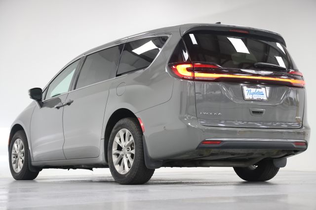 2023 Chrysler Pacifica Touring L - Photo 11
