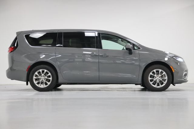 2023 Chrysler Pacifica Touring L - Photo 16