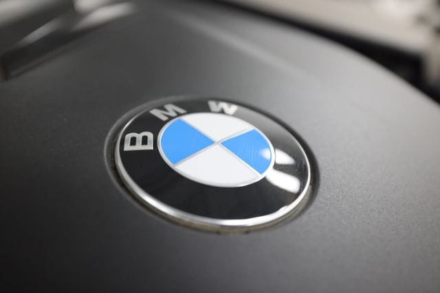2025 BMW 3 Series 330i - Photo 7