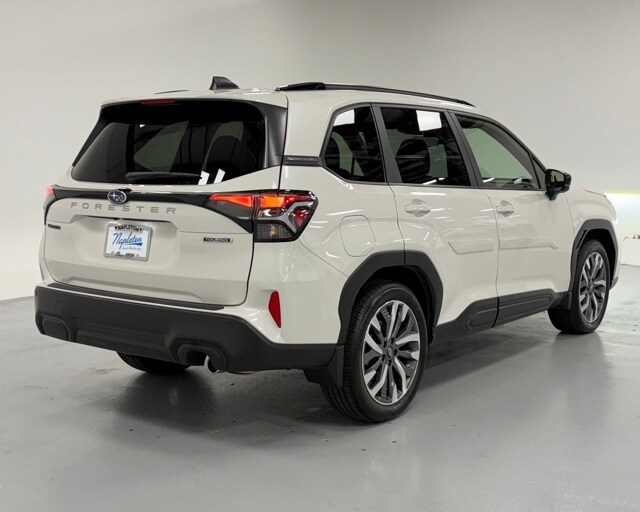 2025 Subaru Forester Touring photo 4
