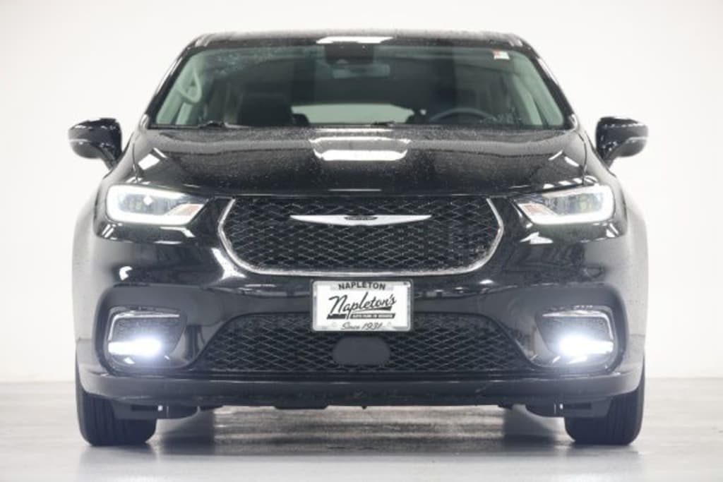 Used 2024 Chrysler Pacifica Touring L Minivan/Van