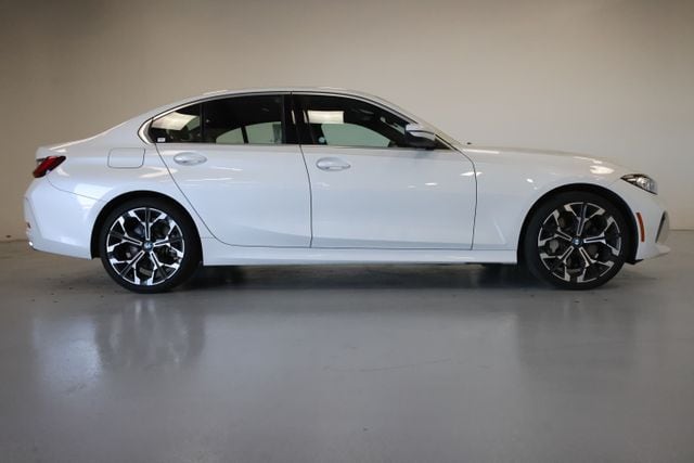 2025 BMW 3 Series 330i - Photo 17