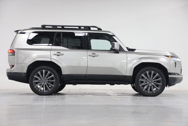 2024 Lexus GX Luxury - Photo 17