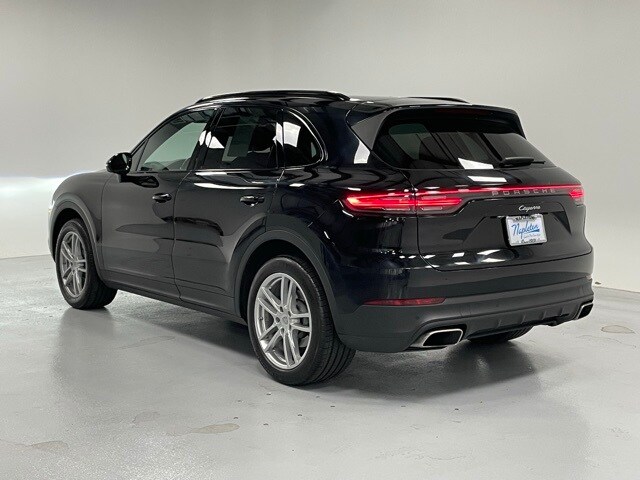 2022 Porsche Cayenne Base photo 3