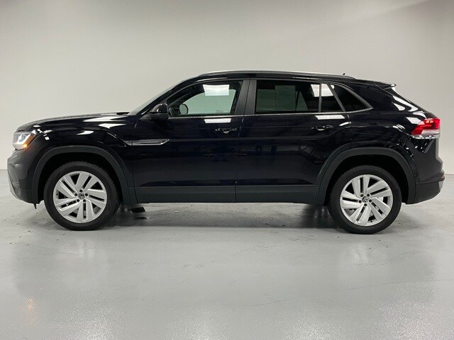 2023 Volkswagen Atlas Cross Sport V6 SE Technology photo 2