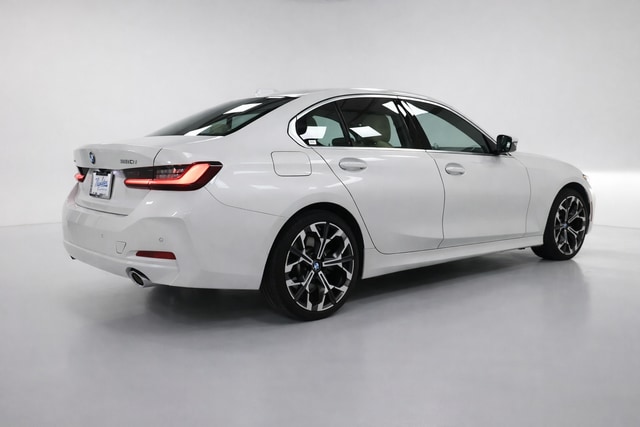 2025 BMW 3 Series 330i - Photo 16