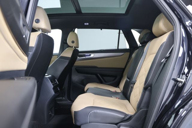 2024 Volkswagen Atlas Cross Sport SE w/Tech - Photo 31