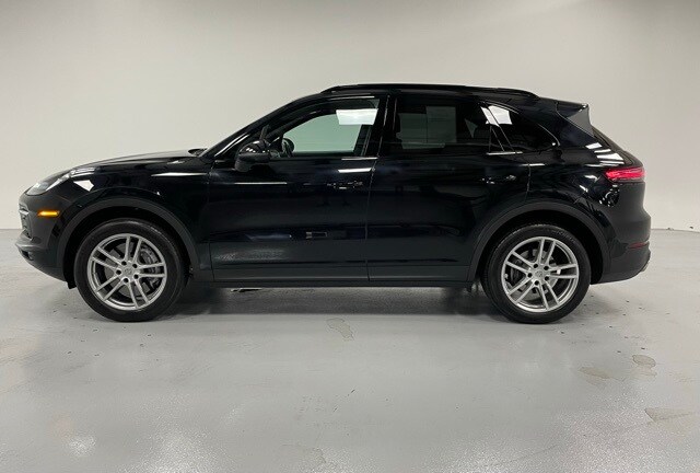 2022 Porsche Cayenne Base photo 2