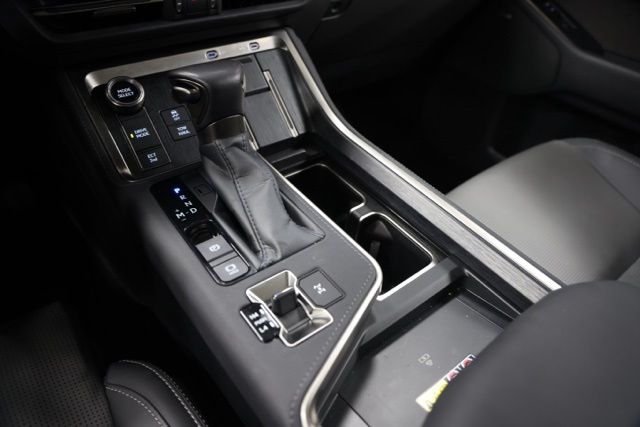 2024 Lexus GX Luxury - Photo 28