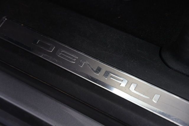 2023 GMC Yukon Denali - Photo 21