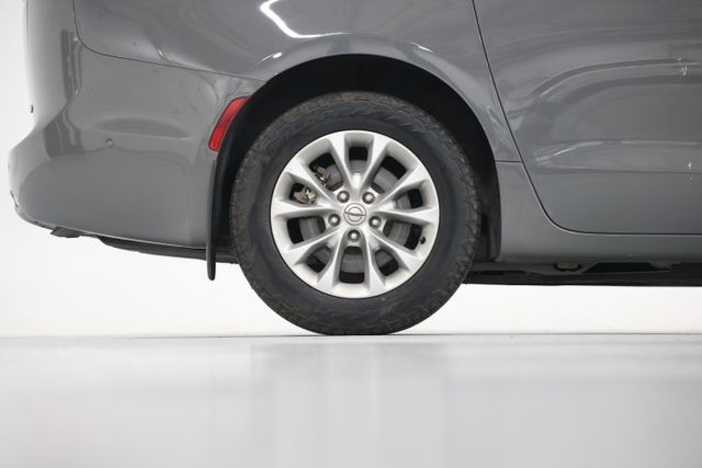 2023 Chrysler Pacifica Touring L - Photo 17