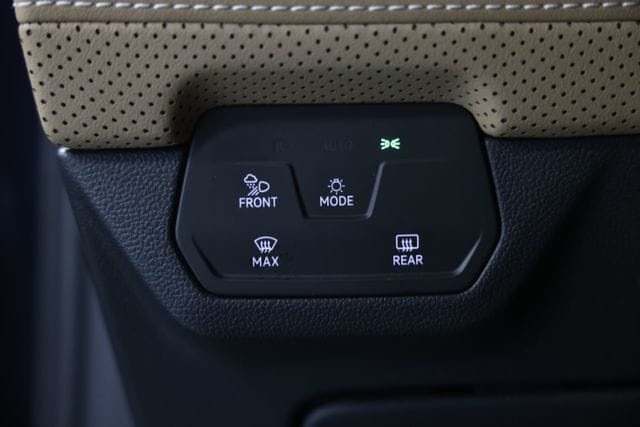 2024 Volkswagen Atlas Cross Sport SE w/Tech - Photo 22