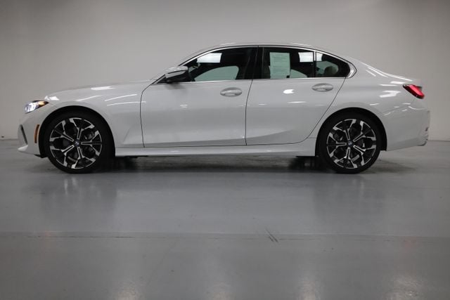 2025 BMW 3 Series 330i - Photo 9