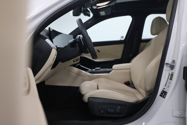 2025 BMW 3 Series 330i - Photo 19