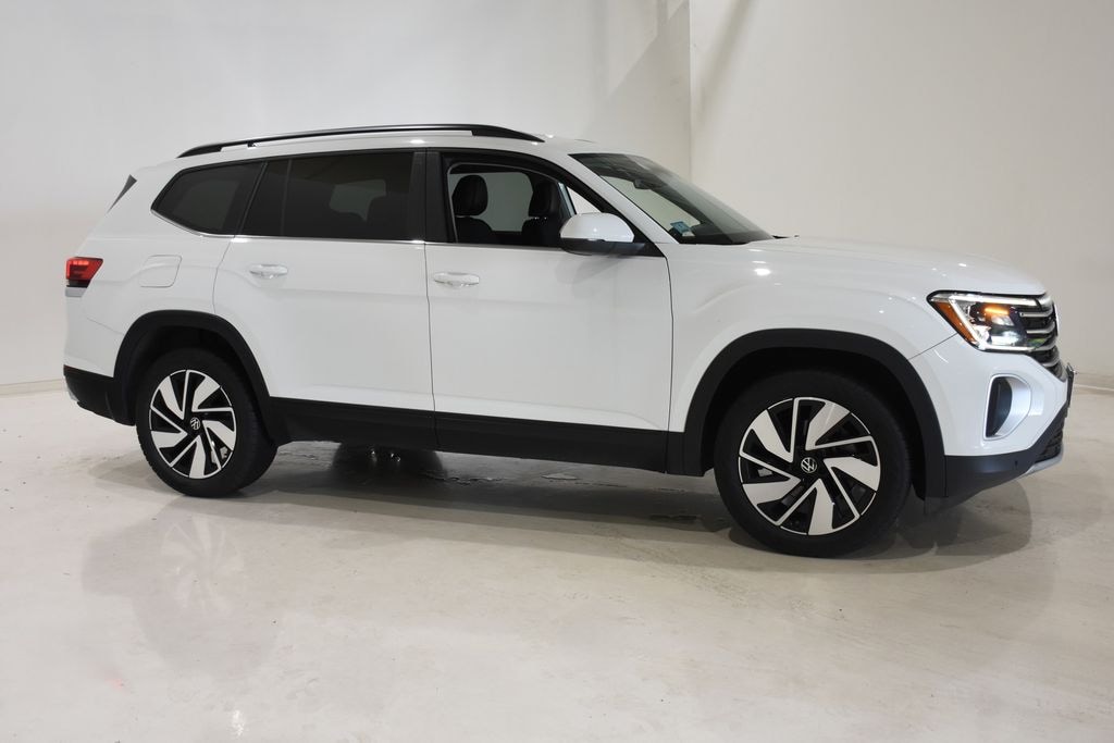 Used 2024 Volkswagen Atlas 2.0T SE w/Technology SUV