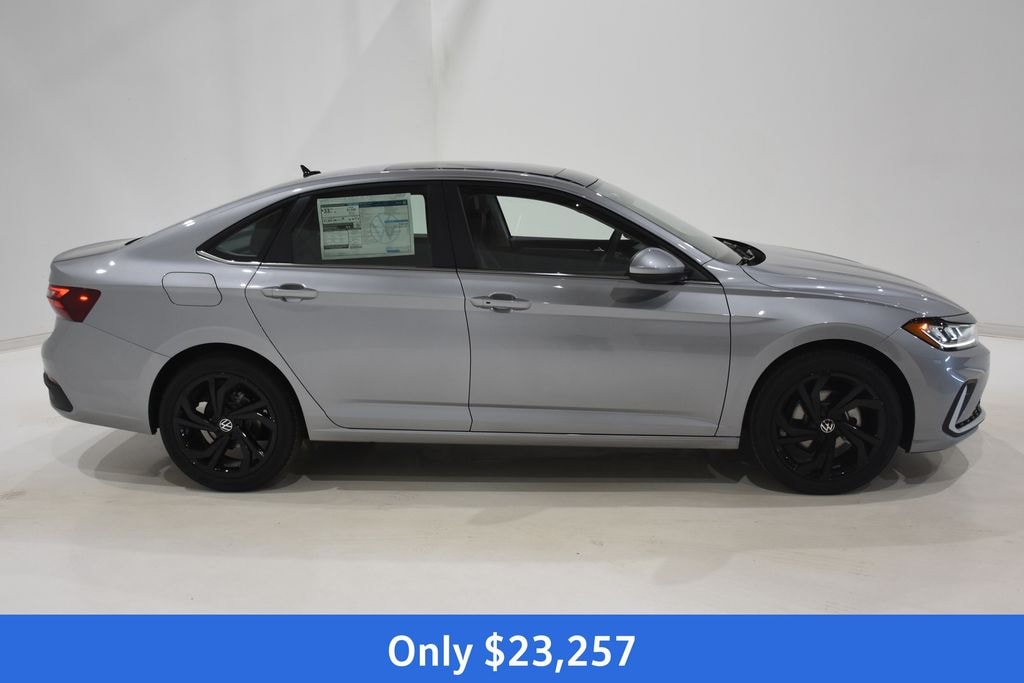 New 2025 Volkswagen Jetta 1.5T SE Sedan