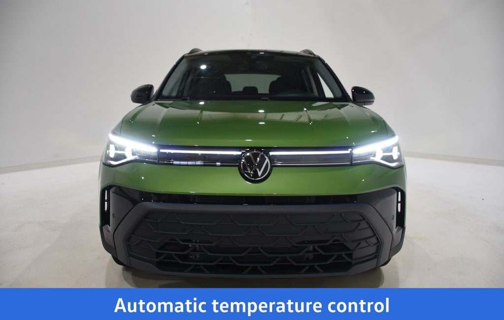 New 2026 Volkswagen Taos 1.5T SE Black SUV