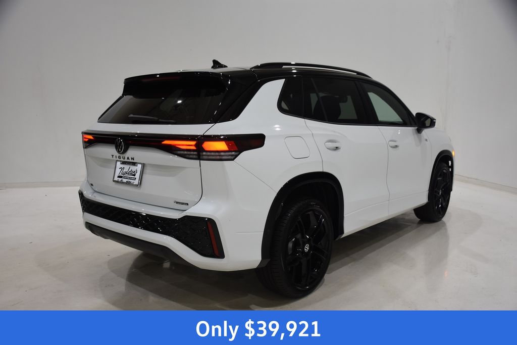 2026 Volkswagen Tiguan SE R-Line Black photo 3