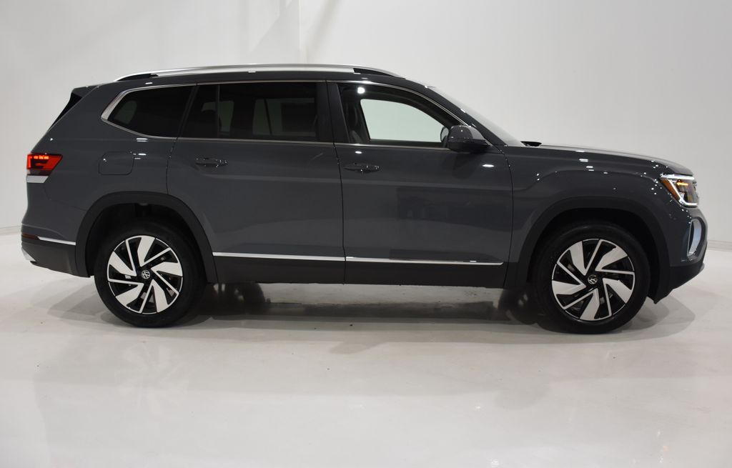 2025 Volkswagen Atlas SEL photo 3