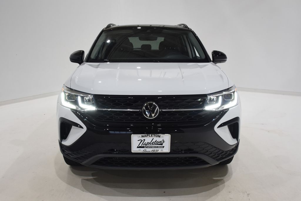2024 Volkswagen Taos SE photo 2