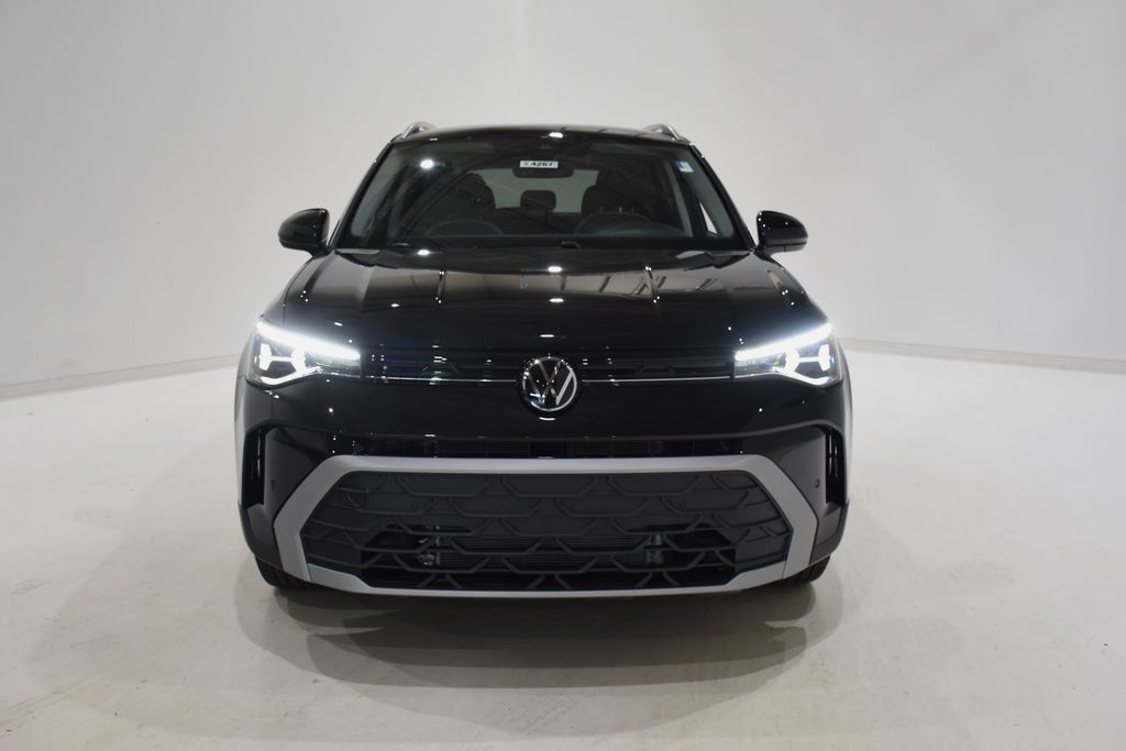 2025 Volkswagen Taos SE photo 2