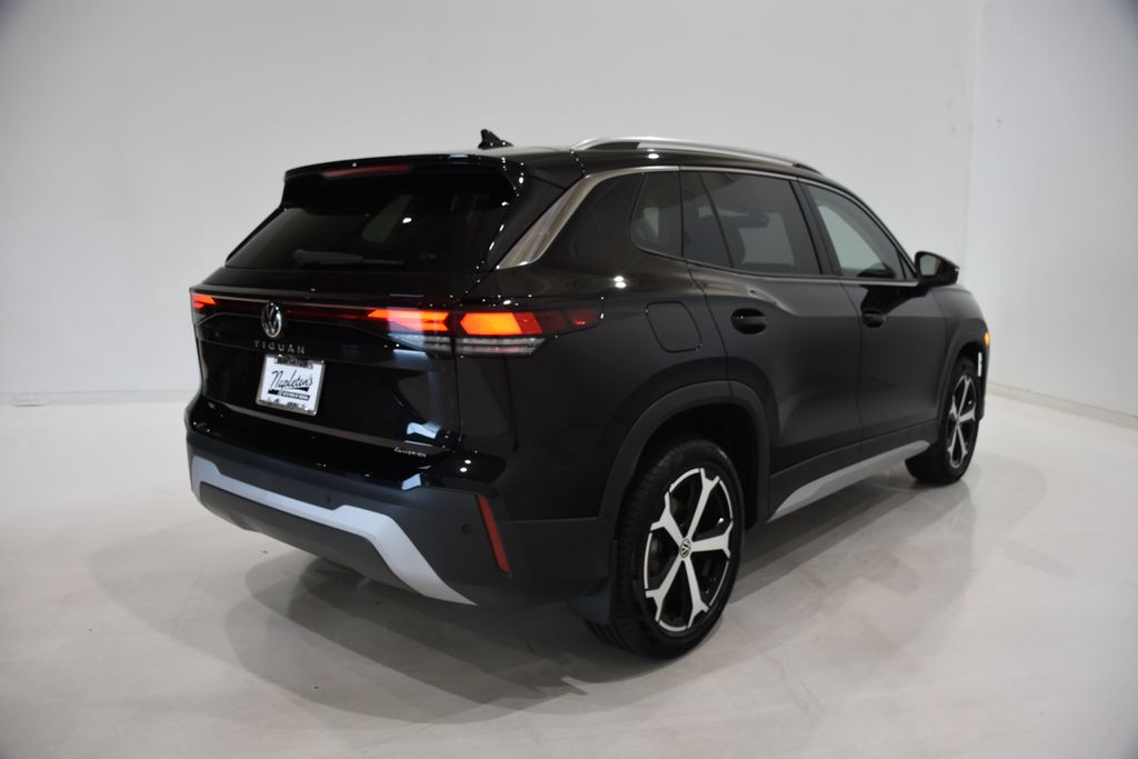 2025 Volkswagen Tiguan SE photo 2